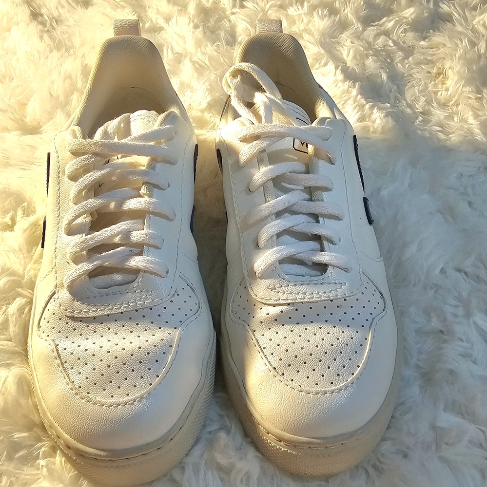 Veja V-10 Sneakers